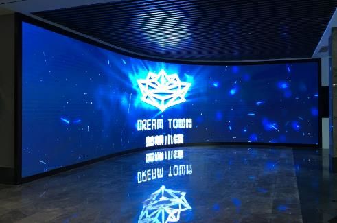 襄陽(yáng)市圣火廣告有限公司為你解答P2.5Led顯示屏與p3、p4這兩種規(guī)格顯示屏哪種更好